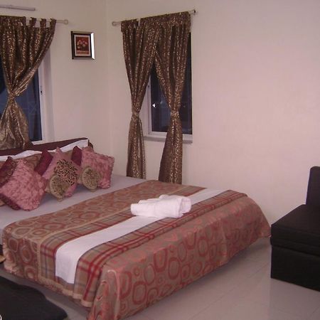 Innra Guest House Calcutá Quarto foto